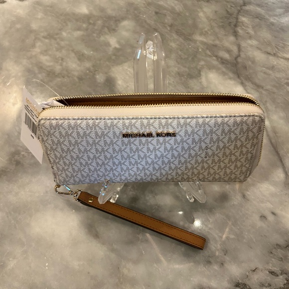 Michael Kors Large Continental Wallet - Picture 2 of 7